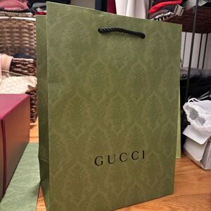 Gorgeous large Gucci store shopping bag green, authentic heavy paper tote